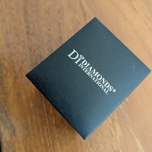 NEW Classic Luminous Pearl Stud Earrings Timeless Elegant with Gift Box - Picture 4 of 4